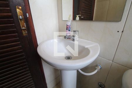 Casa de condomínio à venda com 299m², 3 quartos e 2 vagas Casa de condomínio à venda com 299m², 3 quartos e 2 vagasBanheiro de serviço