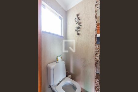 Casa à venda com 250m², 3 quartos e 2 vagas Casa à venda com 250m², 3 quartos e 2 vagasBanheiro de Serviço