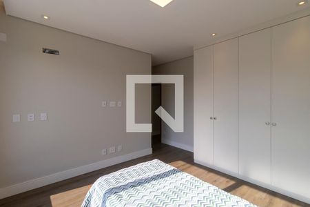 Casa de condomínio à venda com 304m², 3 quartos e 3 vagas Casa de condomínio à venda com 304m², 3 quartos e 3 vagasQuarto da suíte 2