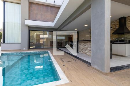 Casa de condomínio à venda com 304m², 3 quartos e 3 vagas Casa de condomínio à venda com 304m², 3 quartos e 3 vagasQuintal com piscina e espaço gourmet