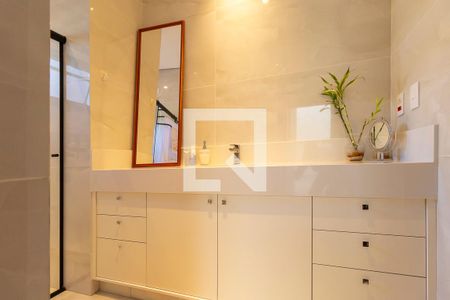 Banheiro da suíte 1 de casa de condomínio à venda com 3 quartos, 304m² em Swiss Park, Campinas