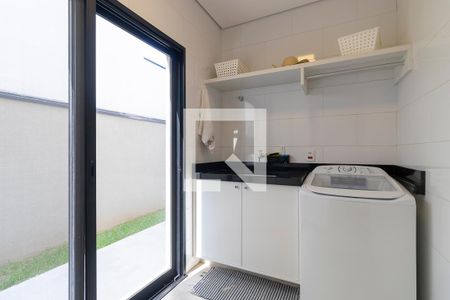 Casa de condomínio à venda com 304m², 3 quartos e 3 vagas Casa de condomínio à venda com 304m², 3 quartos e 3 vagasÁrea de serviço