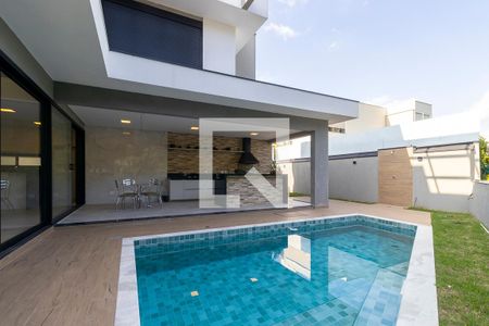 Casa de condomínio à venda com 304m², 3 quartos e 3 vagas Casa de condomínio à venda com 304m², 3 quartos e 3 vagasQuintal com piscina e espaço gourmet