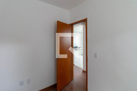 Quarto de apartamento para alugar com 2 quartos, 52m² em Arvoredo, Contagem