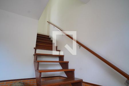 Escada para dormitórios de casa de condomínio para alugar com 2 quartos, 150m² em Campeche, Florianópolis