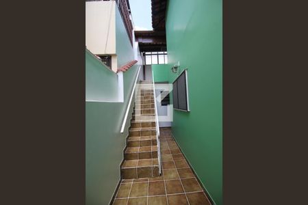 Casa à venda com 350m², 4 quartos e 4 vagasEscada para Segunda casa