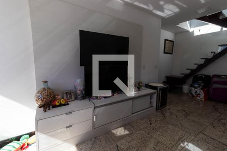 Apartamento à venda com 242m², 4 quartos e 2 vagas Apartamento à venda com 242m², 4 quartos e 2 vagasSala