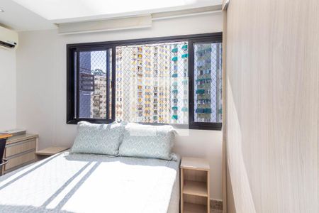 Apartamento à venda com 242m², 4 quartos e 2 vagas Apartamento à venda com 242m², 4 quartos e 2 vagasSuíte 1