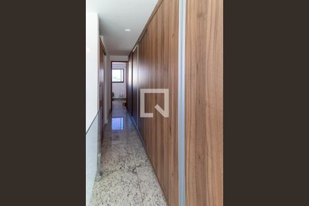 Apartamento à venda com 242m², 4 quartos e 2 vagas Apartamento à venda com 242m², 4 quartos e 2 vagasCobertura