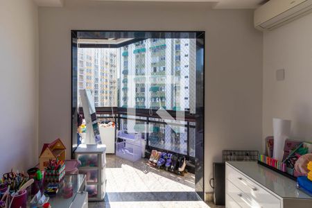 Apartamento à venda com 242m², 4 quartos e 2 vagas Apartamento à venda com 242m², 4 quartos e 2 vagasQuarto 1