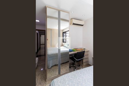 Apartamento à venda com 242m², 4 quartos e 2 vagas Apartamento à venda com 242m², 4 quartos e 2 vagasSuíte 1