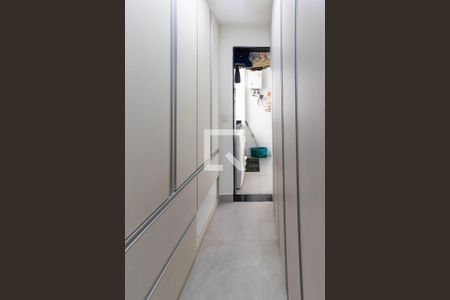 Apartamento à venda com 242m², 4 quartos e 2 vagas Apartamento à venda com 242m², 4 quartos e 2 vagasQuarto de Serviço