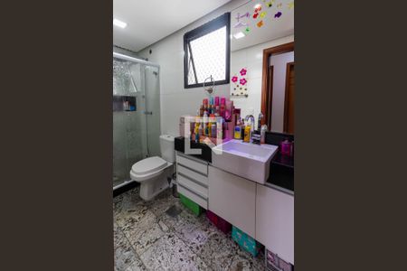 Apartamento à venda com 242m², 4 quartos e 2 vagas Apartamento à venda com 242m², 4 quartos e 2 vagasBanheiro Social