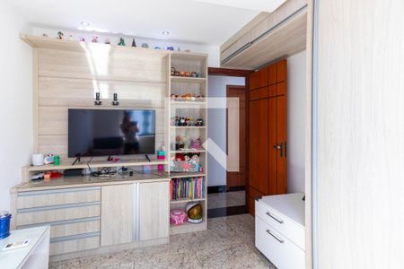 Apartamento à venda com 242m², 4 quartos e 2 vagas Apartamento à venda com 242m², 4 quartos e 2 vagasQuarto 2