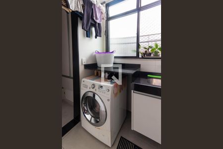 Apartamento à venda com 242m², 4 quartos e 2 vagas Apartamento à venda com 242m², 4 quartos e 2 vagasÁrea de Serviço