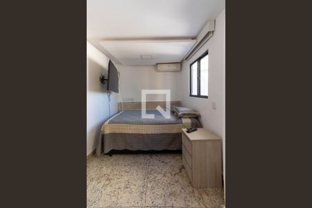 Apartamento à venda com 242m², 4 quartos e 2 vagas Apartamento à venda com 242m², 4 quartos e 2 vagasSuíte 2