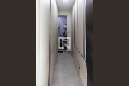 Apartamento à venda com 242m², 4 quartos e 2 vagas Apartamento à venda com 242m², 4 quartos e 2 vagasQuarto de Serviço