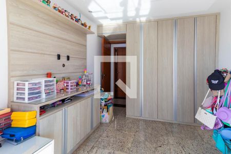 Apartamento à venda com 242m², 4 quartos e 2 vagas Apartamento à venda com 242m², 4 quartos e 2 vagasQuarto 1