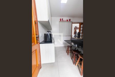 Apartamento à venda com 242m², 4 quartos e 2 vagas Apartamento à venda com 242m², 4 quartos e 2 vagasCozinha