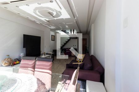 Apartamento à venda com 242m², 4 quartos e 2 vagas Apartamento à venda com 242m², 4 quartos e 2 vagasSala