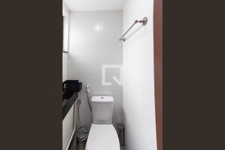 Apartamento à venda com 242m², 4 quartos e 2 vagas Apartamento à venda com 242m², 4 quartos e 2 vagasBanheiro Suíte 1