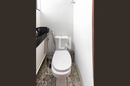 Apartamento à venda com 242m², 4 quartos e 2 vagas Apartamento à venda com 242m², 4 quartos e 2 vagasBanheiro Suíte 1