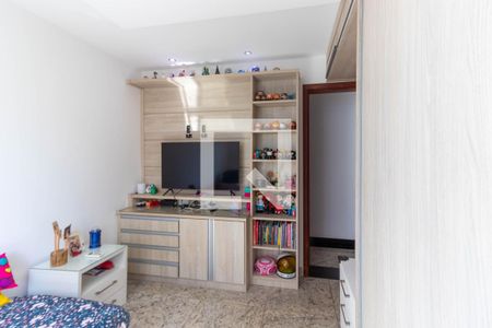 Apartamento à venda com 242m², 4 quartos e 2 vagas Apartamento à venda com 242m², 4 quartos e 2 vagasQuarto 2