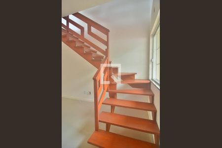 Escada de casa de condomínio à venda com 3 quartos, 124m² em Harmonia, Canoas