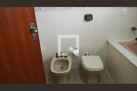Casa de condomínio à venda com 600m², 4 quartos e 15 vagasBanheiro da Suíte 2