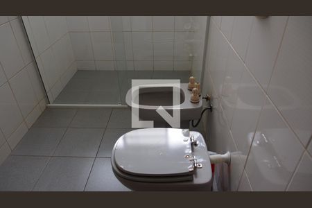 Casa de condomínio à venda com 600m², 4 quartos e 15 vagasBanheiro da Suíte