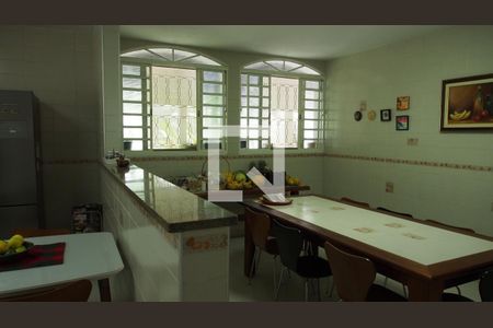 Casa de condomínio à venda com 600m², 4 quartos e 15 vagasCozinha
