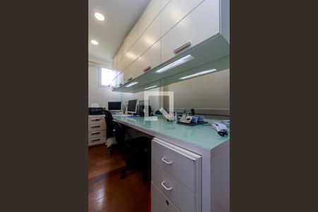 Apartamento à venda com 205m², 3 quartos e 4 vagasEscritório