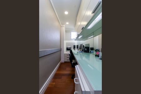 Apartamento à venda com 205m², 3 quartos e 4 vagasEscritório