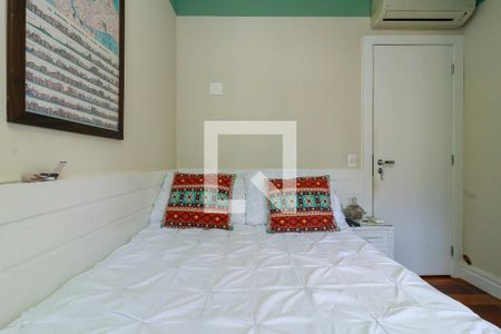 Apartamento à venda com 205m², 3 quartos e 4 vagasSuíte 2