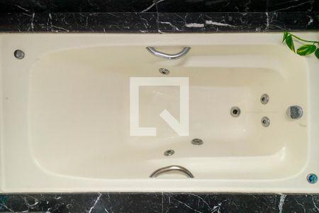 Apartamento à venda com 205m², 3 quartos e 4 vagasSuíte Principal - Banheiro