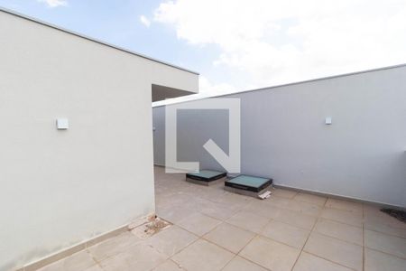 Casa de condomínio à venda com 130m², 3 quartos e 2 vagas Casa de condomínio à venda com 130m², 3 quartos e 2 vagasTerraço