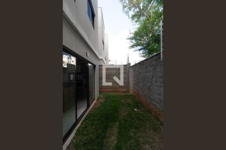 Casa de condomínio à venda com 130m², 3 quartos e 2 vagas Casa de condomínio à venda com 130m², 3 quartos e 2 vagasQuintal