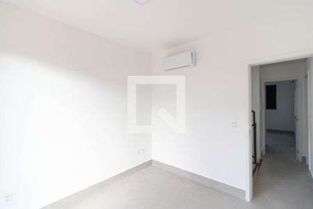 Casa de condomínio à venda com 130m², 3 quartos e 2 vagas Casa de condomínio à venda com 130m², 3 quartos e 2 vagasSuíte 03