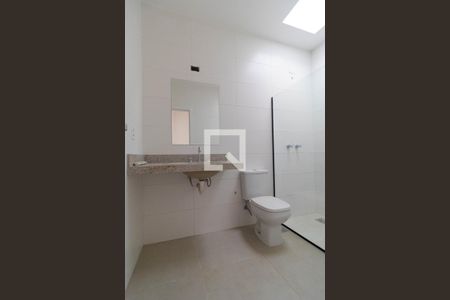 Casa de condomínio à venda com 130m², 3 quartos e 2 vagas Casa de condomínio à venda com 130m², 3 quartos e 2 vagasBanheiro da Suíte 03