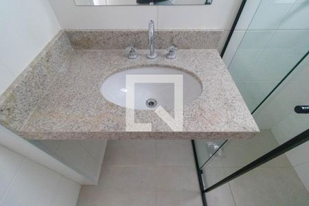 Casa de condomínio à venda com 130m², 3 quartos e 2 vagas Casa de condomínio à venda com 130m², 3 quartos e 2 vagasBanheiro da Suíte 01