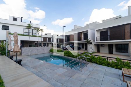 Casa de condomínio à venda com 130m², 3 quartos e 2 vagas Casa de condomínio à venda com 130m², 3 quartos e 2 vagasÁrea comum - Piscina