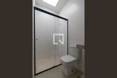 Casa de condomínio à venda com 130m², 3 quartos e 2 vagas Casa de condomínio à venda com 130m², 3 quartos e 2 vagasBanheiro da Suíte 02