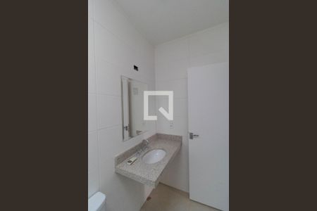 Casa de condomínio à venda com 130m², 3 quartos e 2 vagas Casa de condomínio à venda com 130m², 3 quartos e 2 vagasBanheiro da Suíte 02