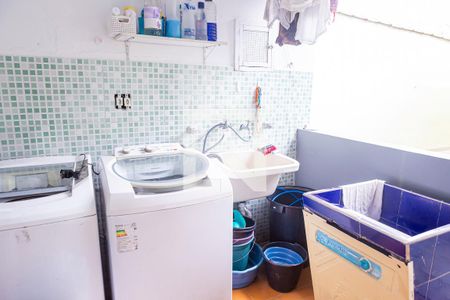 Casa à venda com 333m², 5 quartos e 2 vagasCasa 2 - Lavanderia