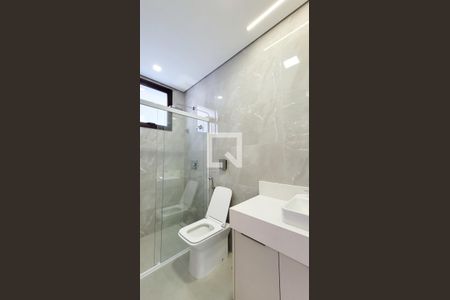 Banheiro da Suíte 1 de casa de condomínio para alugar com 4 quartos, 339m² em Residencial Parque dos Alecrins, Campinas