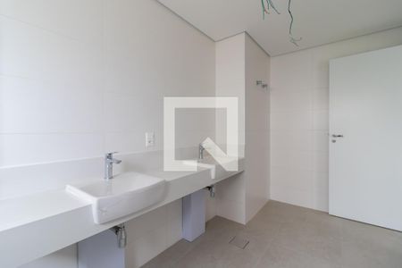 Apartamento à venda com 263m², 4 quartos e 6 vagasBanheiro da Suíte Principal