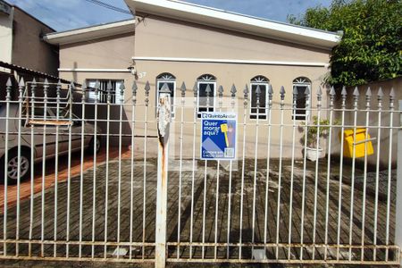 Casa à venda com 300m², 3 quartos e 4 vagasPLACA INSTALADA NA FACHADA