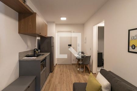 Sala e Cozinha de kitnet/studio para alugar com 1 quarto, 32m² em Indianópolis, São Paulo