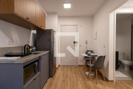Sala e Cozinha de kitnet/studio para alugar com 1 quarto, 32m² em Indianópolis, São Paulo