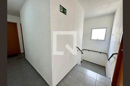 Hall de apartamento para alugar com 1 quarto, 45m² em Vila Nova, Porto Alegre